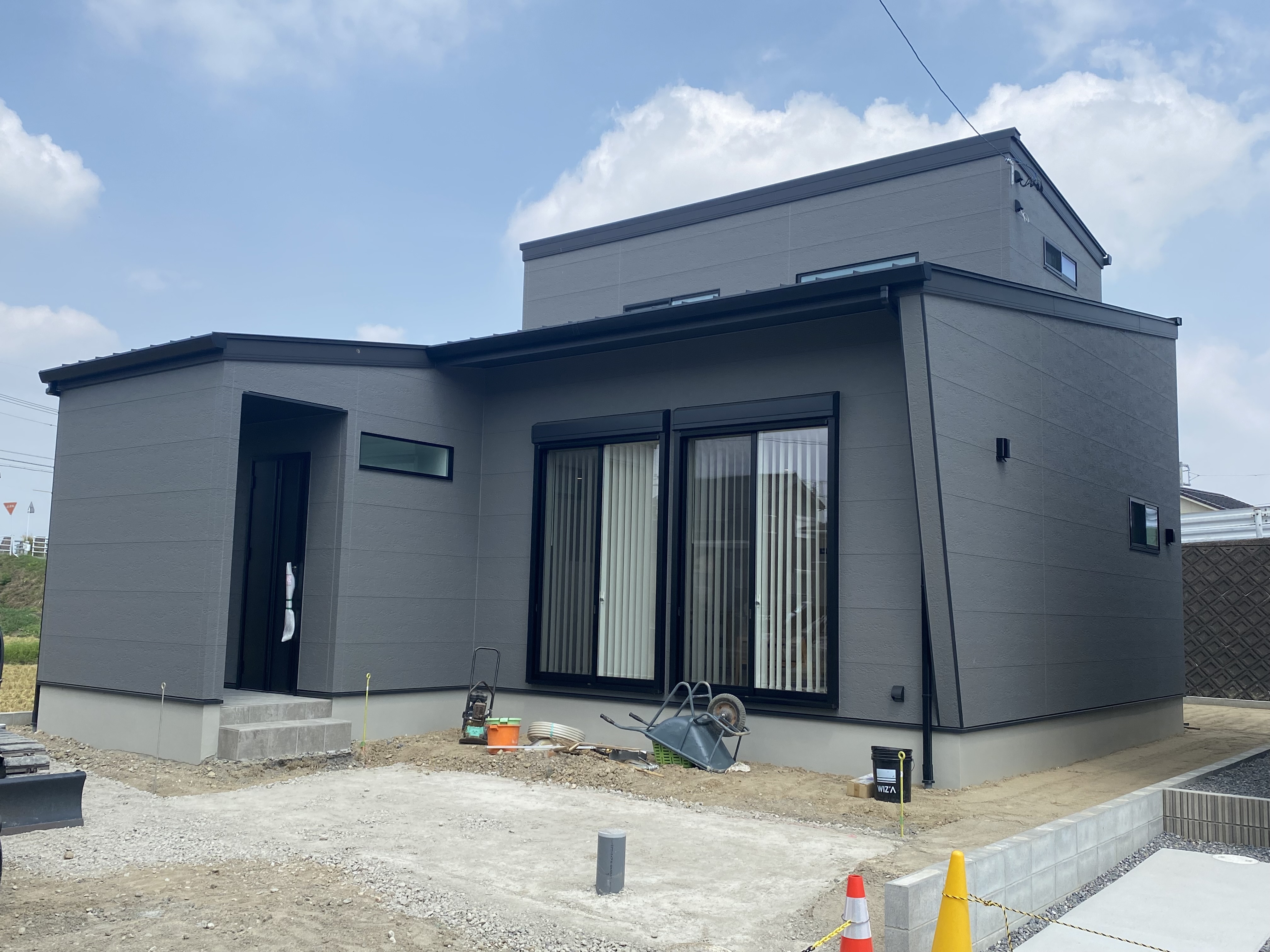 東日野F号棟完成しました！（外構工事中）